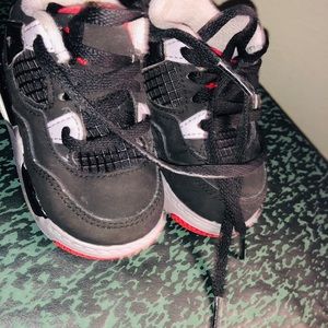 🔥🔥Black, red, grey Jordan’s 🔥🔥